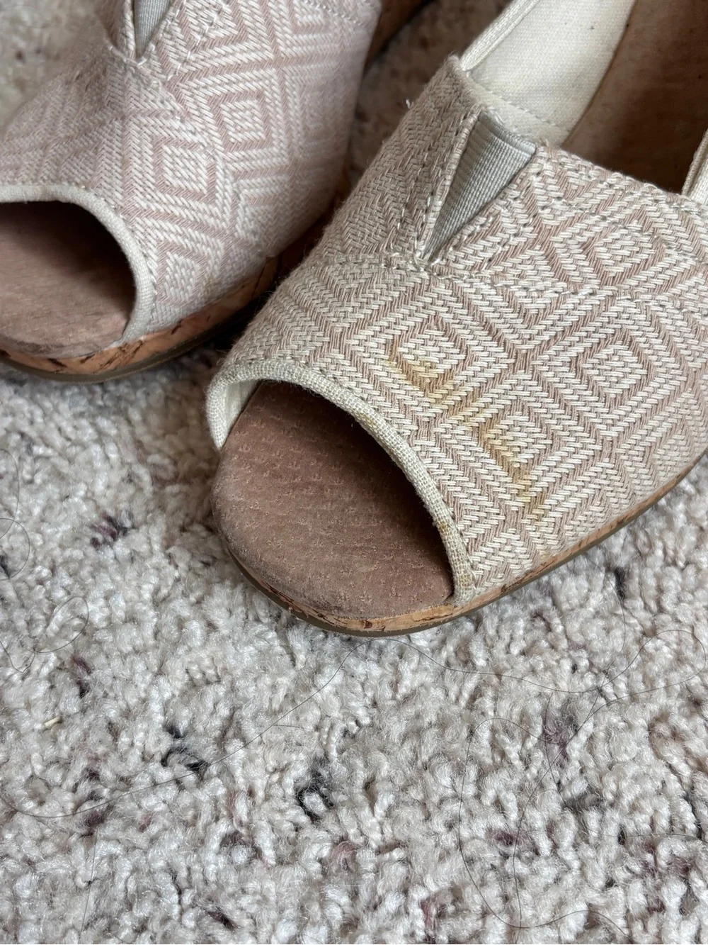 Toms Beige Patterned Peep-Toe Wedge Shoes women’s U.S. 8,5
